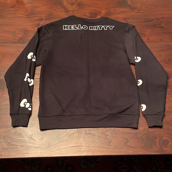 Hello Kitty Sanrio Women’s Sweatshirt - Size XSMALL - Runs Large - Picture 7 of 8